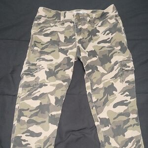 YMI WannaBettaButt Size 5 Green Camoflauge Cargo Pants